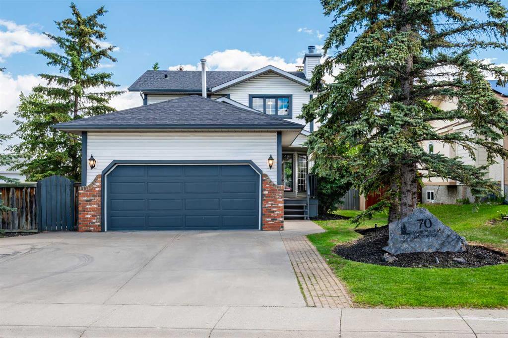 Picture of 70 West Mackay Crescent , Cochrane Real Estate Listing