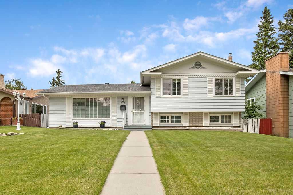 Picture of 1112 Lake Sylvan Place SE, Calgary Real Estate Listing