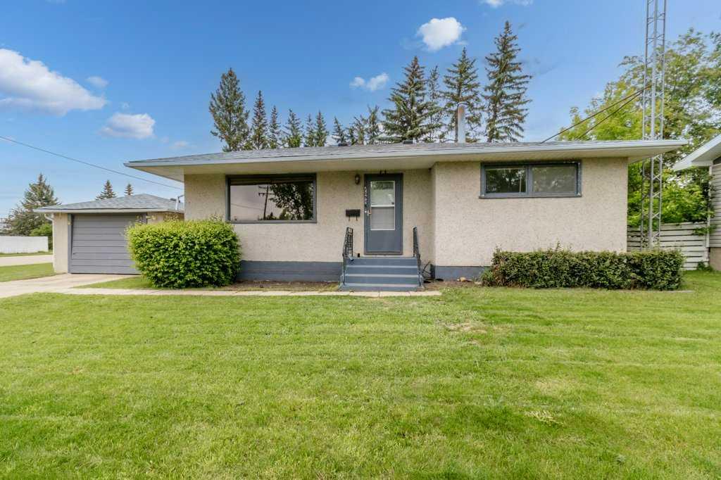 Picture of 4638 50 Avenue , Bentley Real Estate Listing