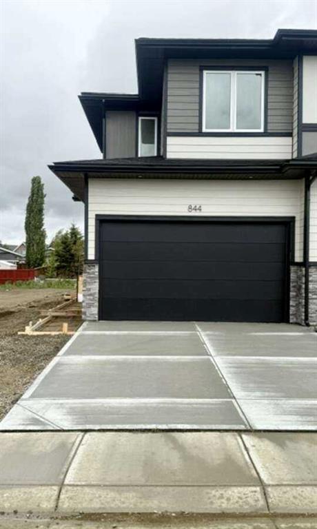 Picture of 844 Beckner Street , Carstairs Real Estate Listing