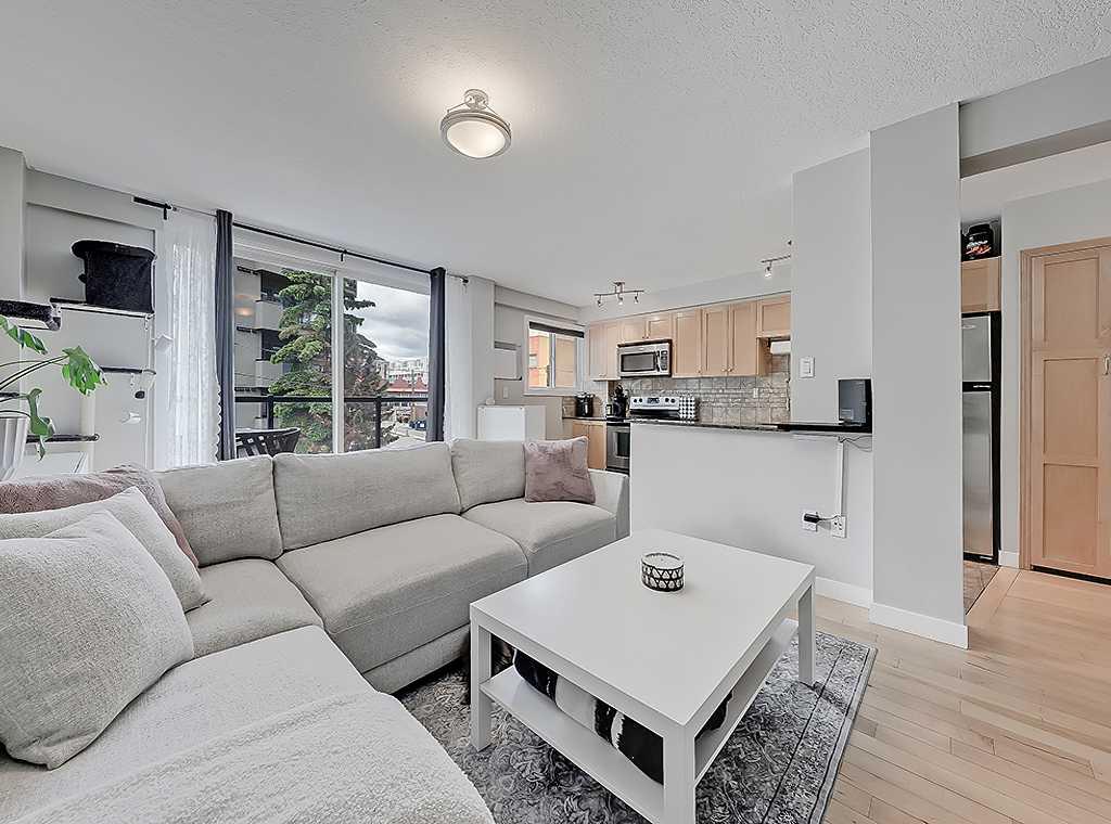 Picture of 10, 1715 13 Street SW, Calgary Real Estate Listing