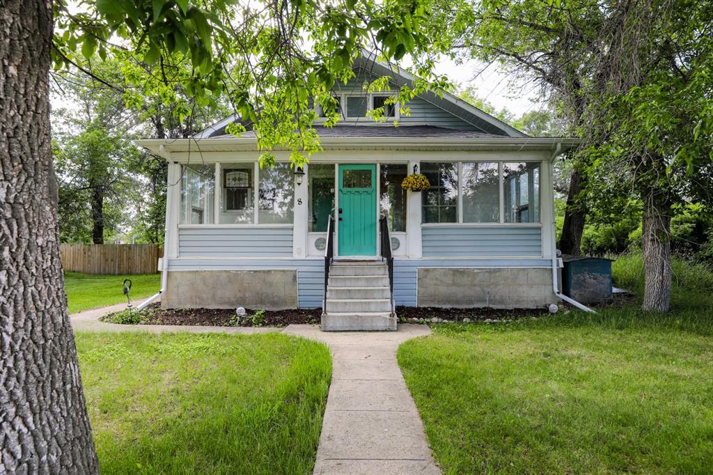 Picture of 8 N 2 Street W, Magrath Real Estate Listing