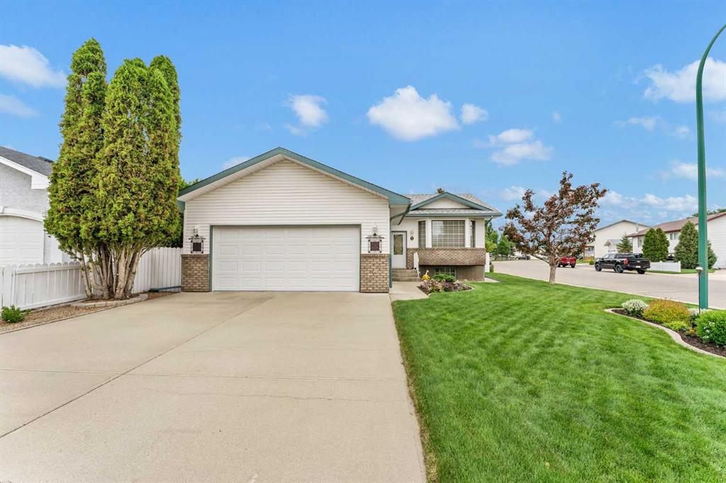 Picture of 2 Hunter Court NE, Medicine Hat Real Estate Listing