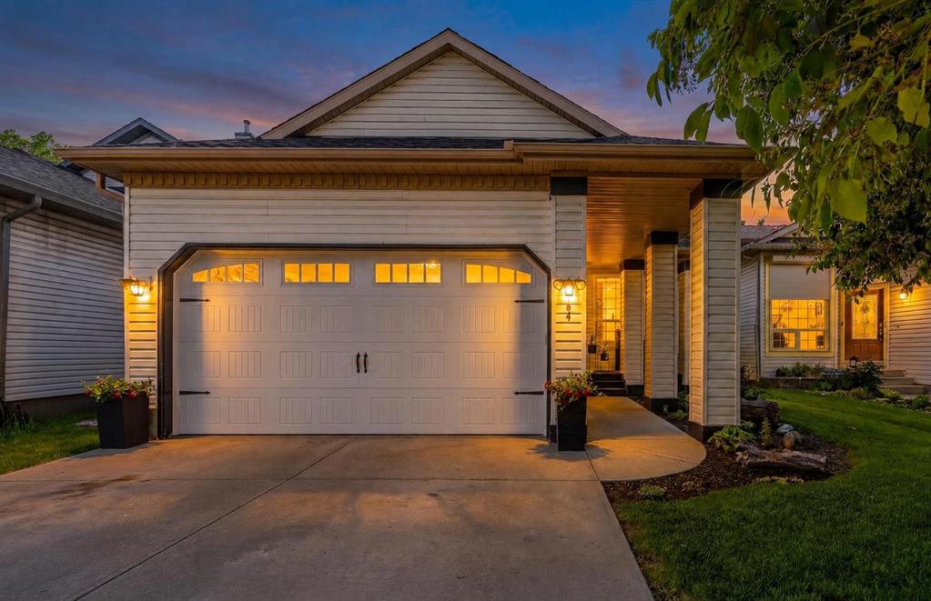 Picture of 44 Douglas Glen Place SE, Calgary Real Estate Listing