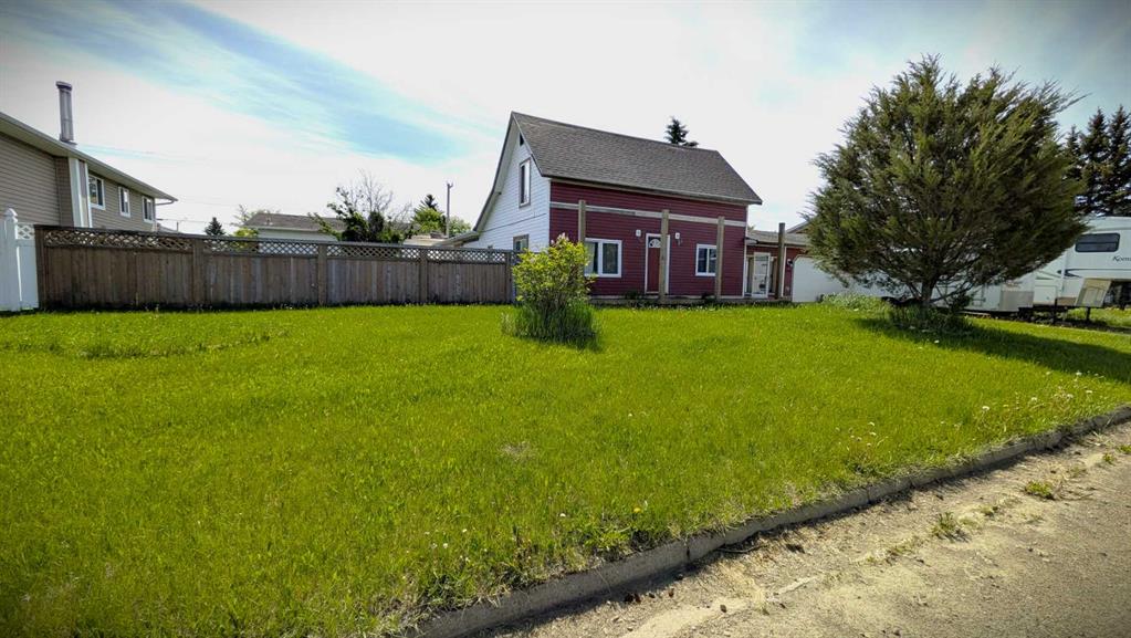 Picture of 110 Niblock Street , Bawlf Real Estate Listing
