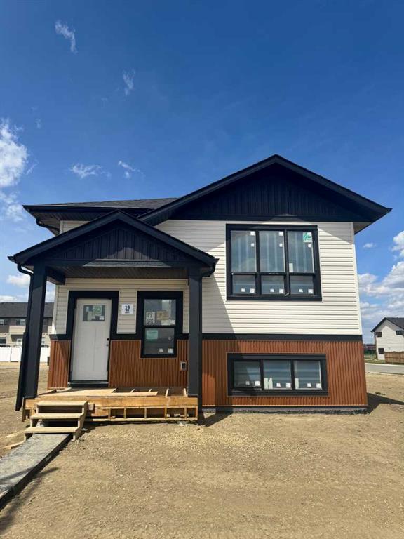 Picture of 19 Ian Way , Sylvan Lake Real Estate Listing