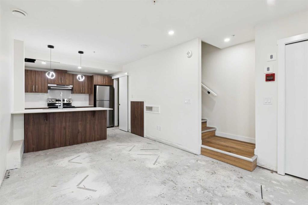 Picture of 305, 156 Park Street , Cochrane Real Estate Listing