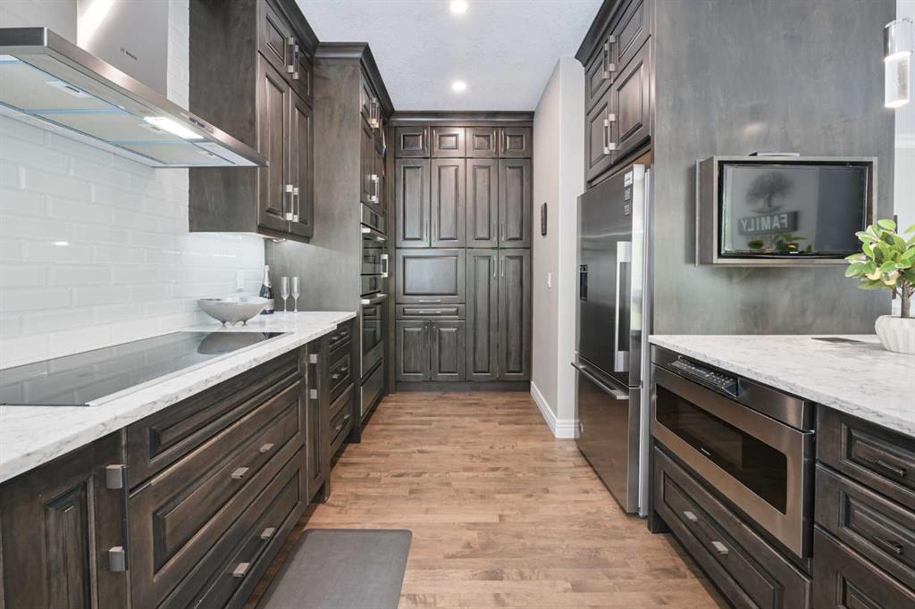 Picture of 136 Strathlea Place SW, Calgary Real Estate Listing