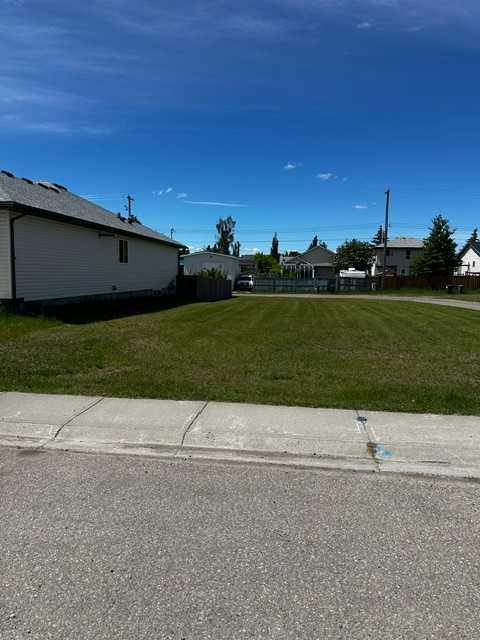 Picture of 344 Parkview Estates , Strathmore Real Estate Listing