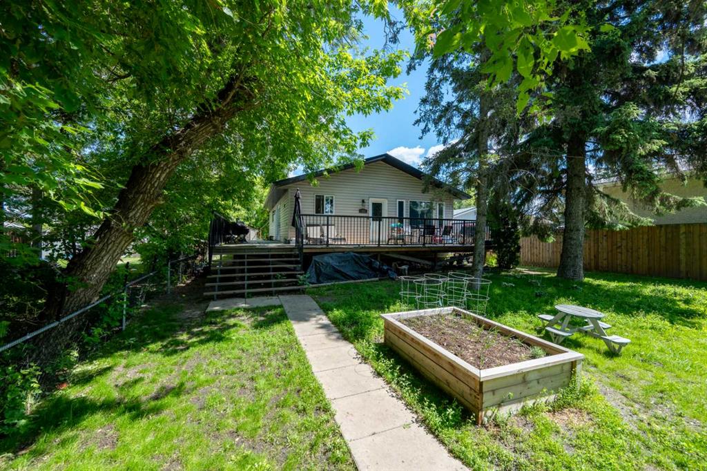 Picture of 1022 10 Avenue , Wainwright Real Estate Listing
