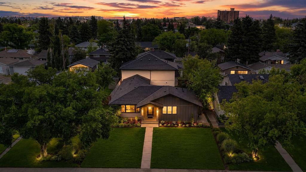 Picture of 14 Gladeview Crescent SW, Calgary Real Estate Listing