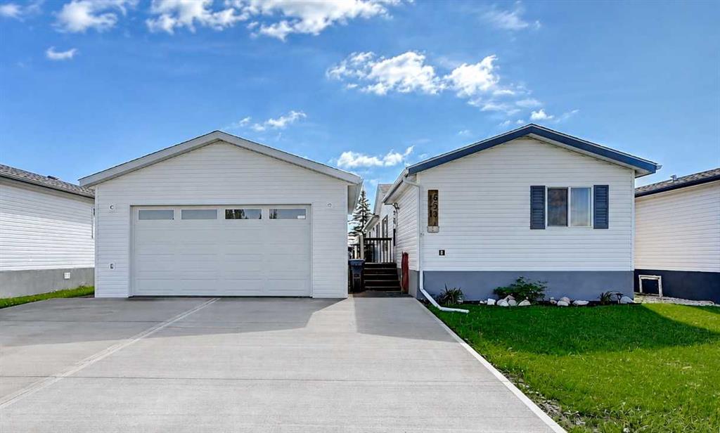 Picture of 653 Carley Close  , Rural Grande Prairie No. 1, County of Real Estate Listing