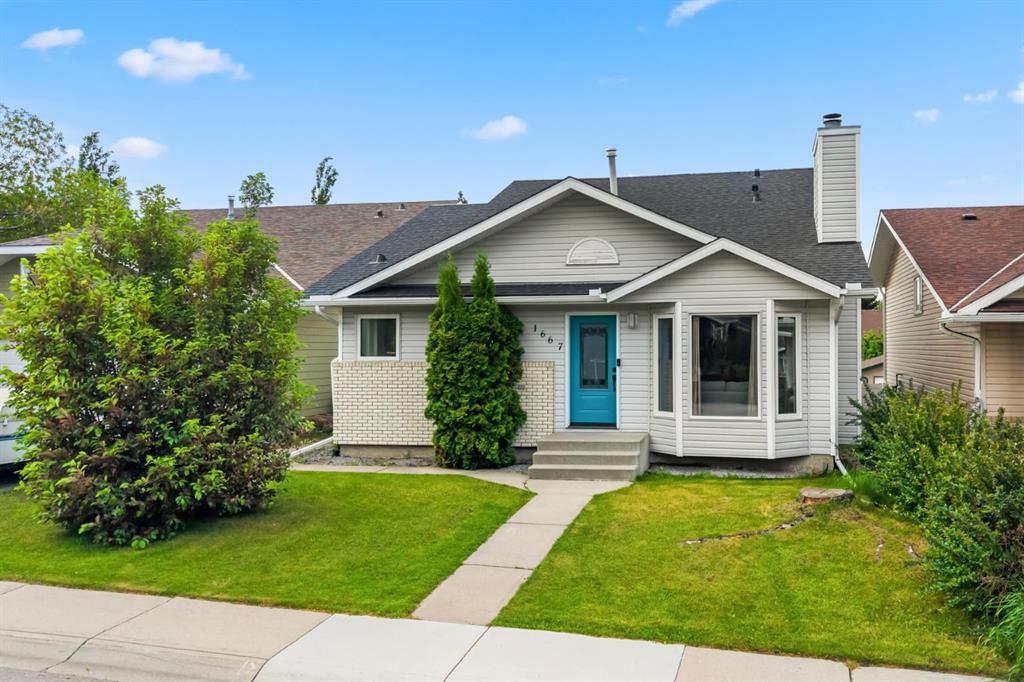 Picture of 1667 Meadowbrook Drive SE, Airdrie Real Estate Listing