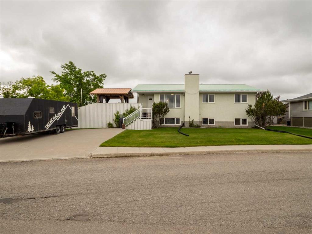 Picture of 640 Tumbleweed Avenue , Pincher Creek Real Estate Listing