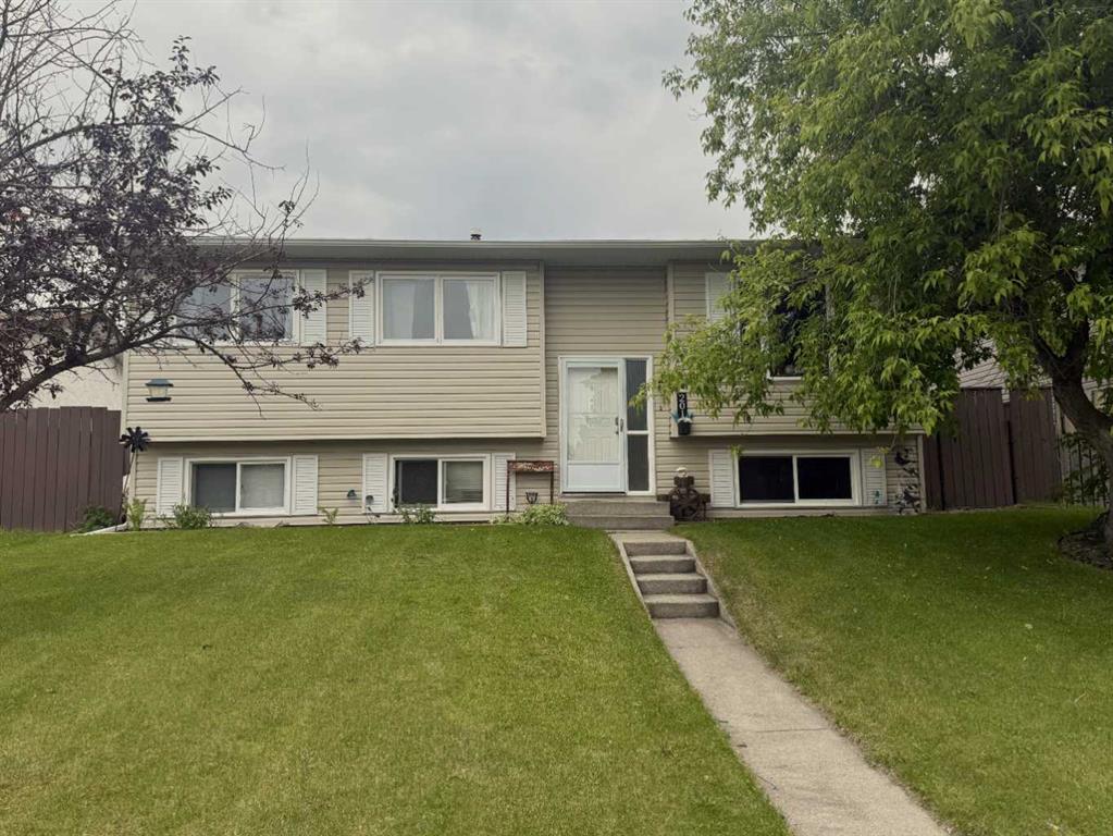 Picture of 201 9 Avenue NE, Sundre Real Estate Listing