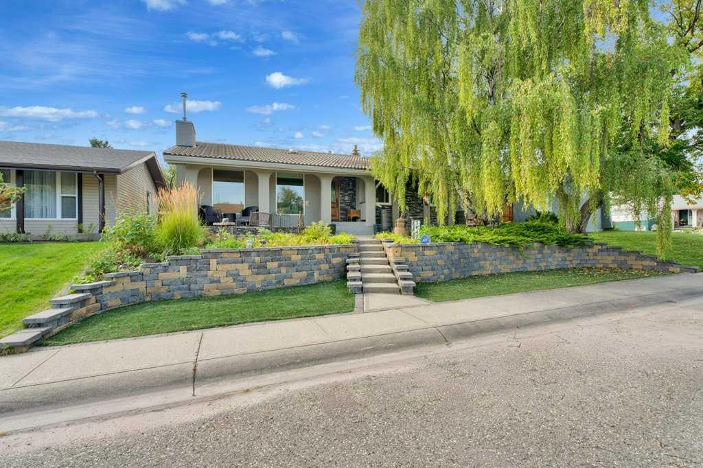 Picture of 2843 Cedar Ridge Drive SW, Calgary Real Estate Listing