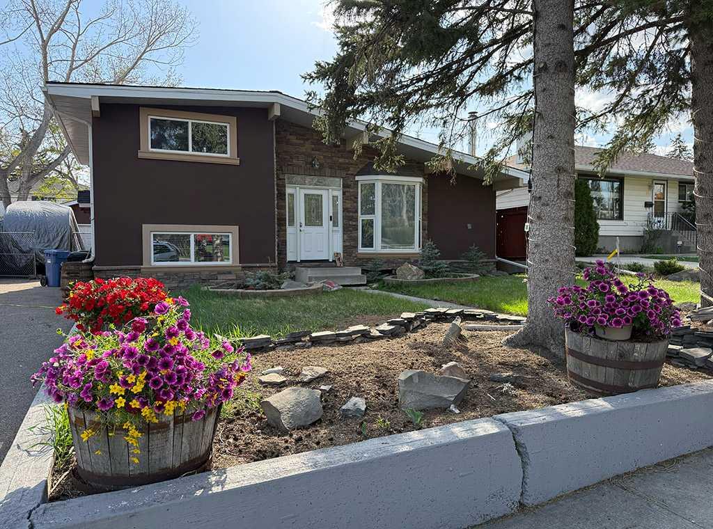 Picture of 247 Simons Road NW, Calgary Real Estate Listing