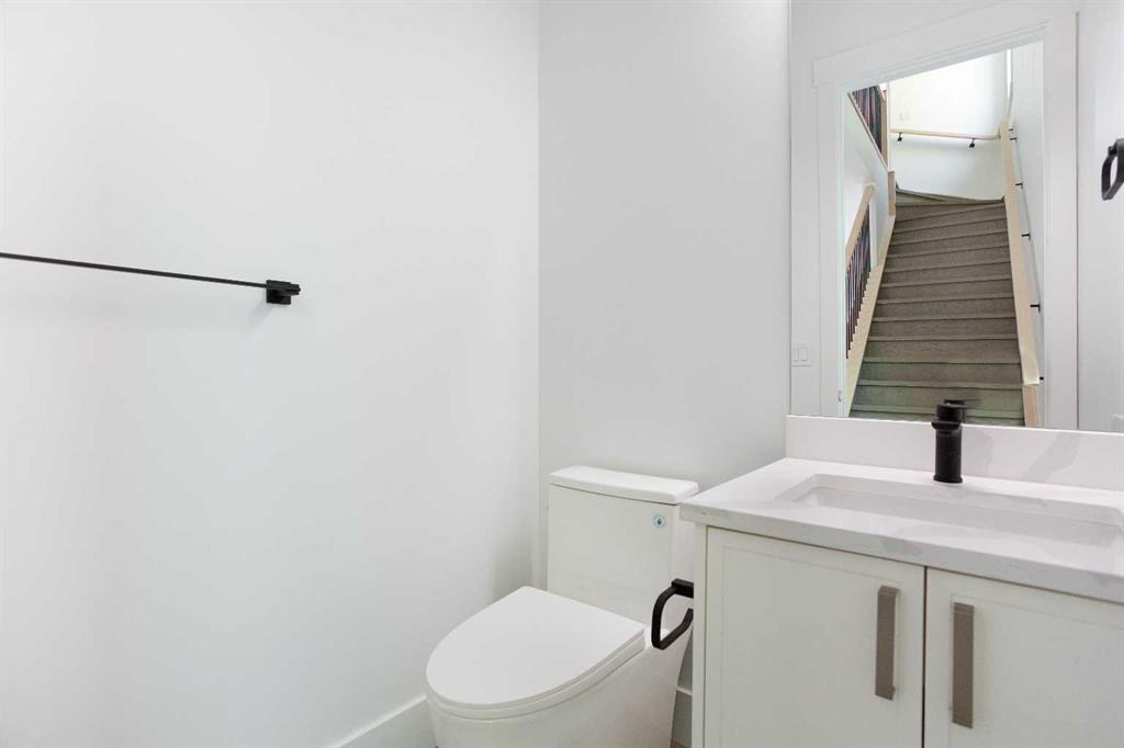 Picture of 1108 6 Street NE, Calgary Real Estate Listing