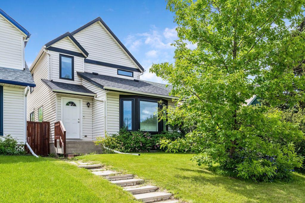 Picture of 15 Woodmont Green SW, Calgary Real Estate Listing