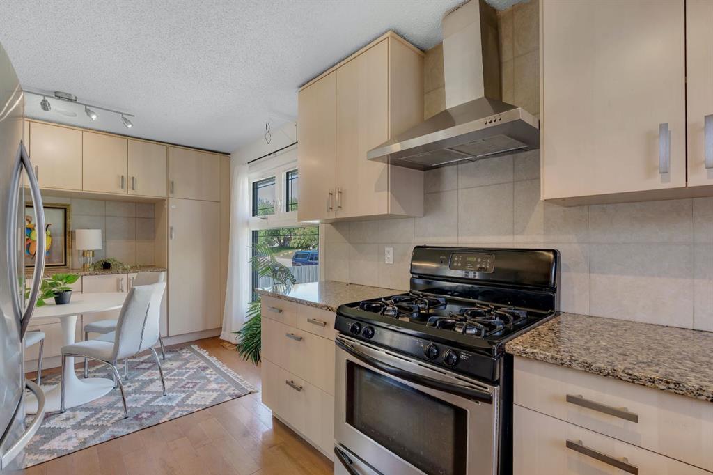 Picture of 24 Shawcliffe Road SW, Calgary Real Estate Listing