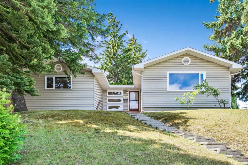 Picture of 1811 Canberra Road NW, Calgary Real Estate Listing