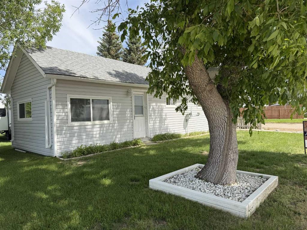 Picture of 830 1 Avenue , Vauxhall Real Estate Listing
