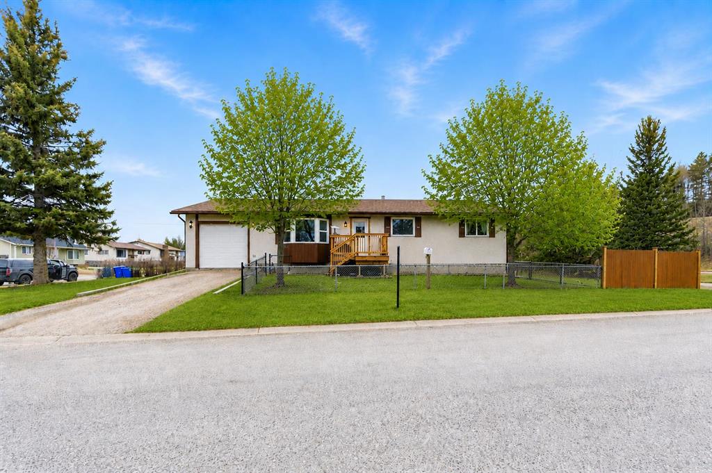 Picture of 616 1 Street NE, Sundre Real Estate Listing