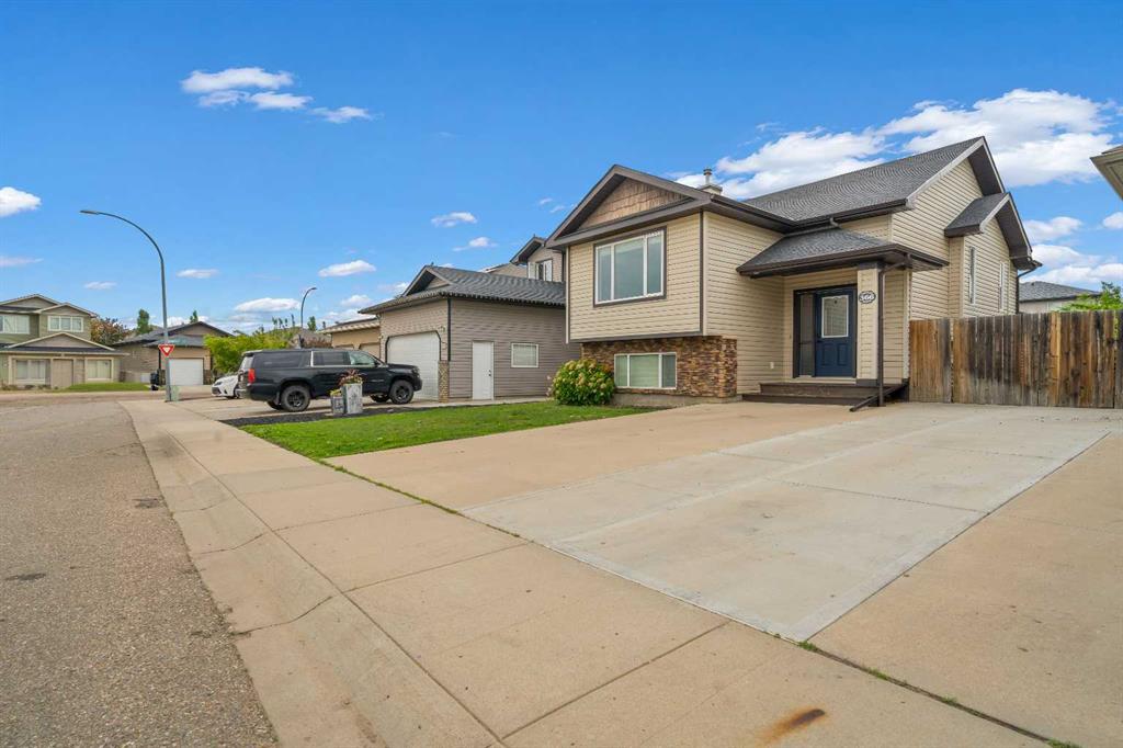 Picture of 366 Somerset Row SE, Medicine Hat Real Estate Listing