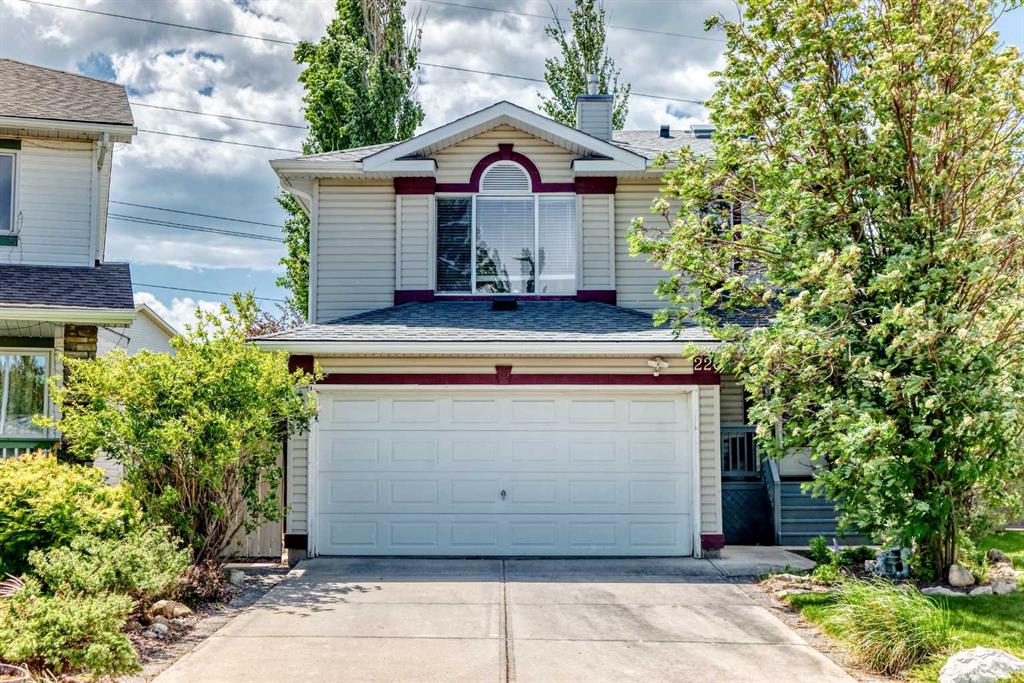 Picture of 220 Shawbrooke Manor SW, Calgary Real Estate Listing
