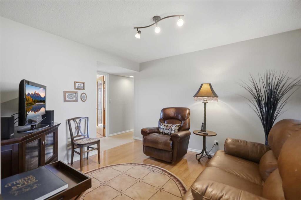 Picture of 7 Oslo Close , Red Deer Real Estate Listing