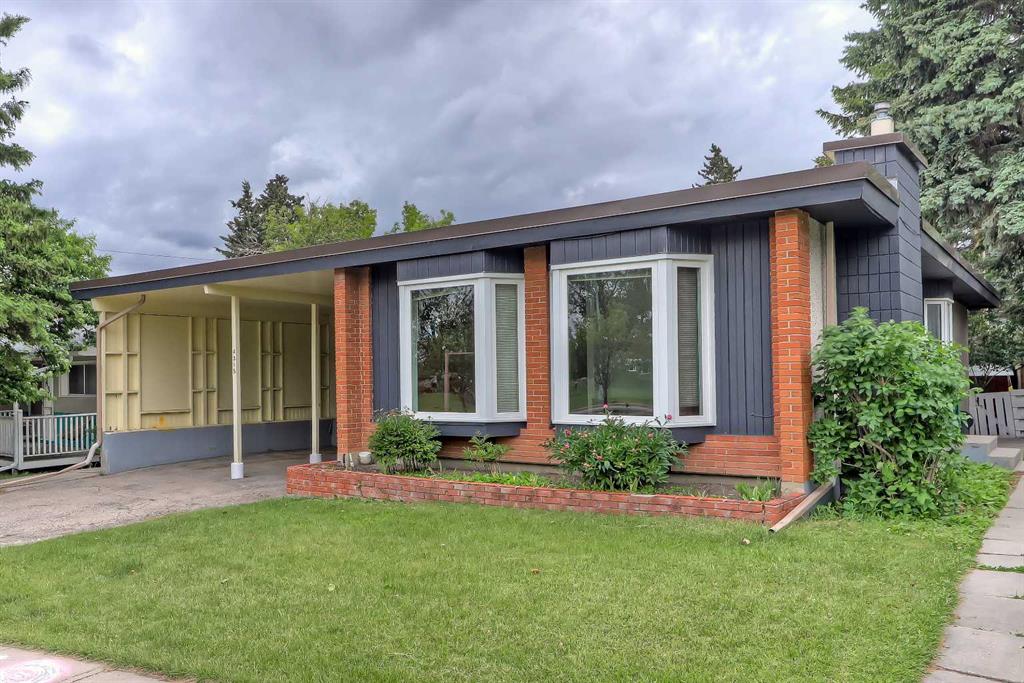 Picture of 4315 Charleswood Drive NW, Calgary Real Estate Listing