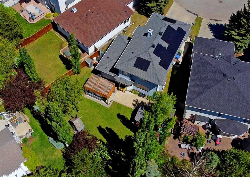 Picture of 237 Scenic View Close NW, Calgary Real Estate Listing