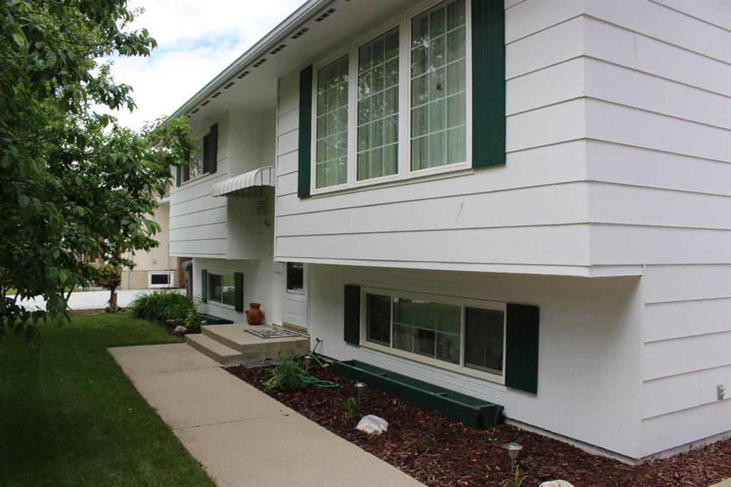 Picture of 634 Maple Drive , Picture Butte Real Estate Listing