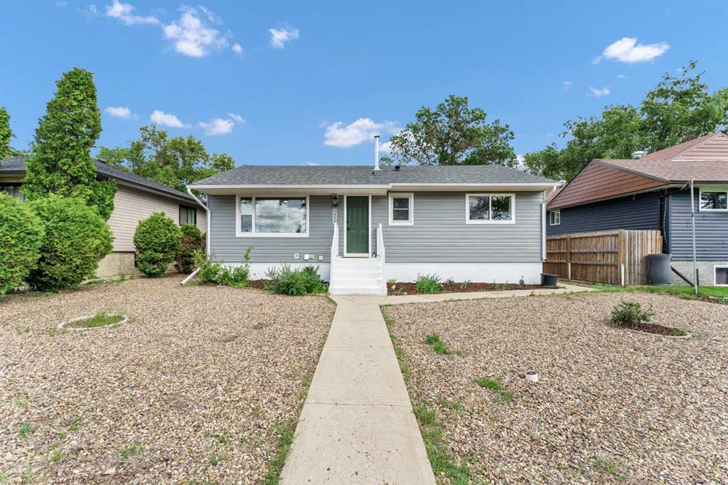 Picture of 1005 Bullivant Crescent SW, Medicine Hat Real Estate Listing