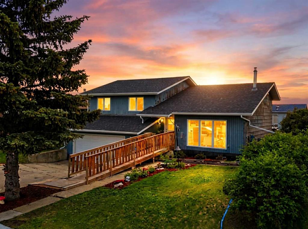 Picture of 28 Larne Place , Penhold Real Estate Listing
