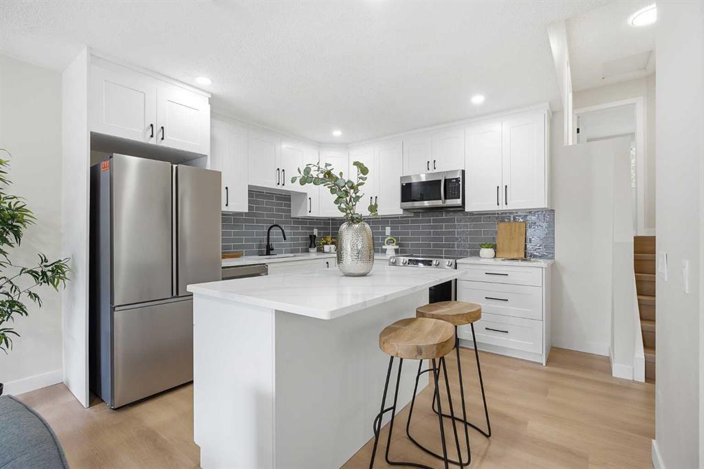 Picture of 1060 Ranchview Road NW, Calgary Real Estate Listing
