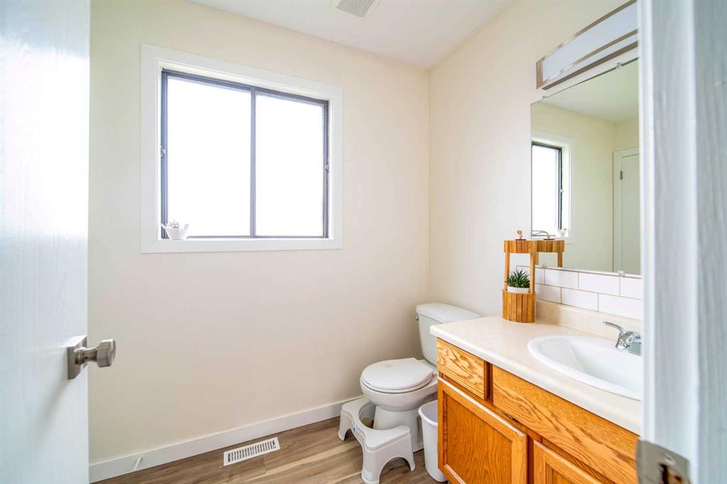 Picture of 4911 51 Street , Czar Real Estate Listing