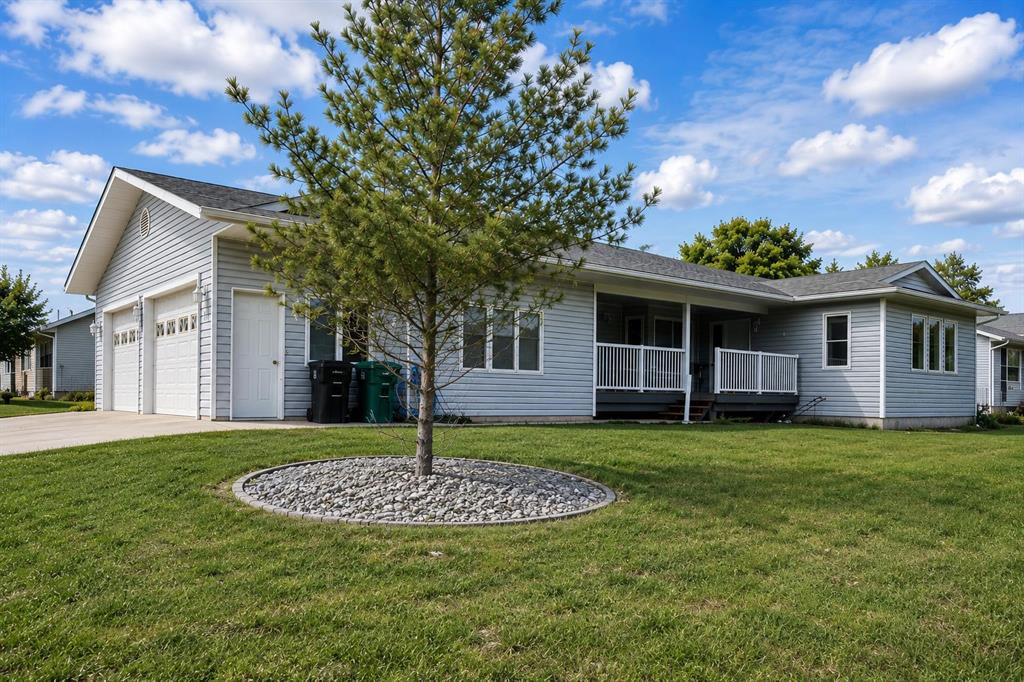 Picture of 1114 6 Avenue W  , Beaverlodge Real Estate Listing