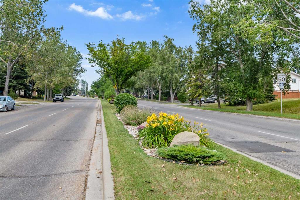 Picture of 112 Hawkford Crescent NW, Calgary Real Estate Listing