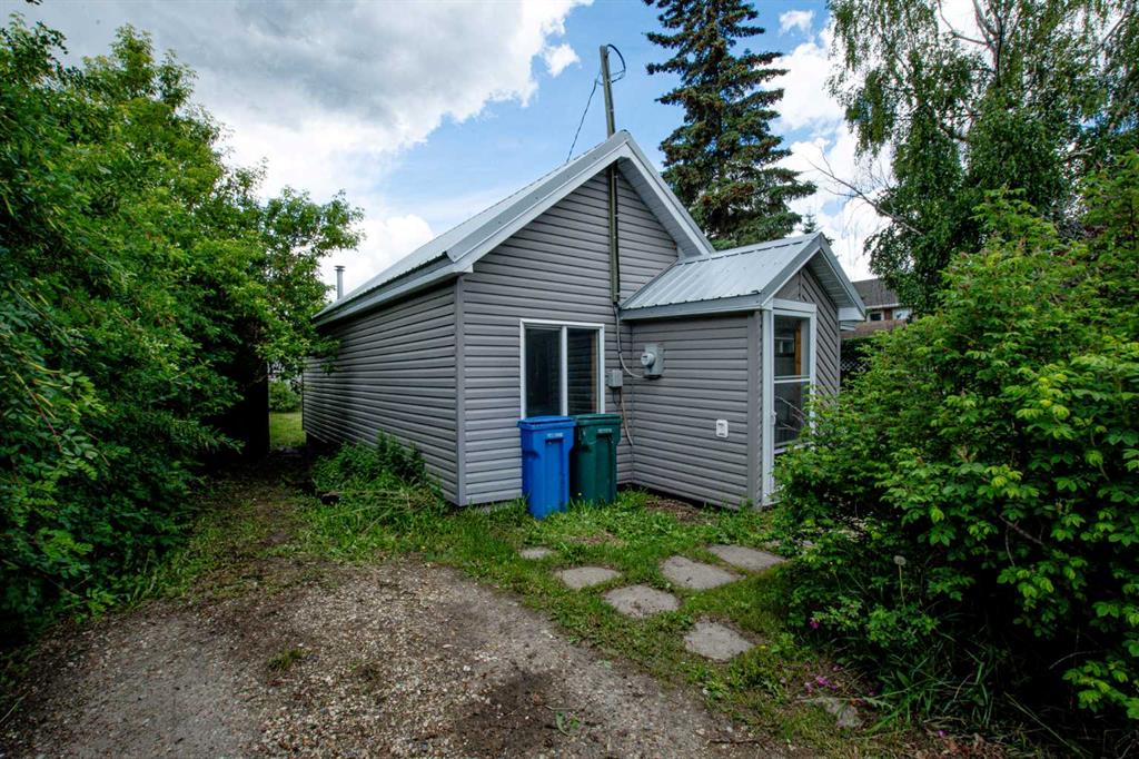 Picture of 206 7th Street , Beaverlodge Real Estate Listing