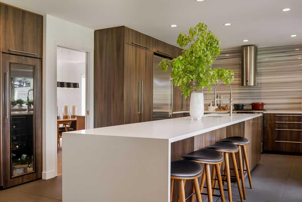 Picture of 344 Canterville Drive SW, Calgary Real Estate Listing