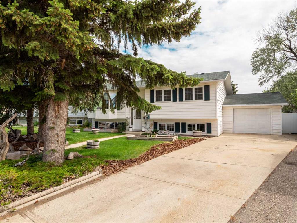 Picture of 17 Pine Place , Coalhurst Real Estate Listing