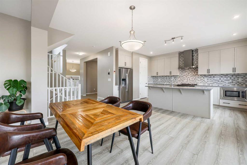 Picture of 142 Yorkstone Way SW, Calgary Real Estate Listing