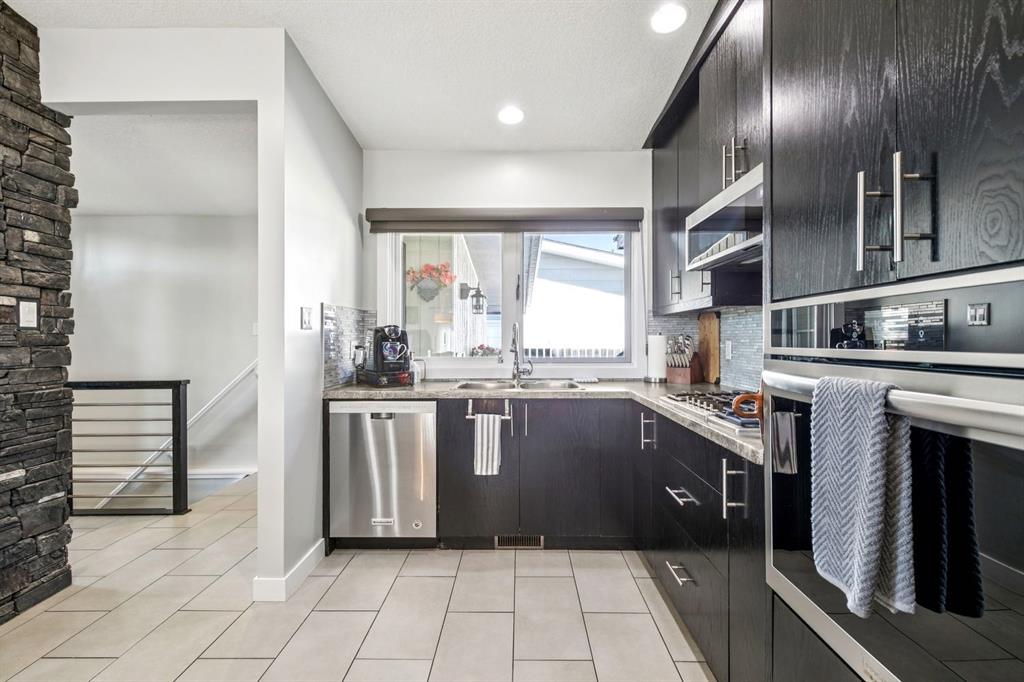 Picture of 724 Willacy Drive SE, Calgary Real Estate Listing