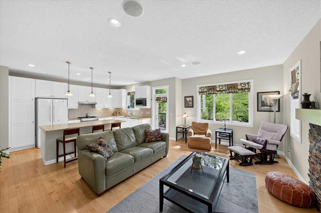 Picture of 60 Sherwood Crescent NW, Calgary Real Estate Listing