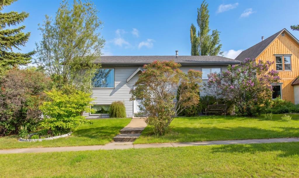 Picture of 4722 49 Avenue , Bentley Real Estate Listing