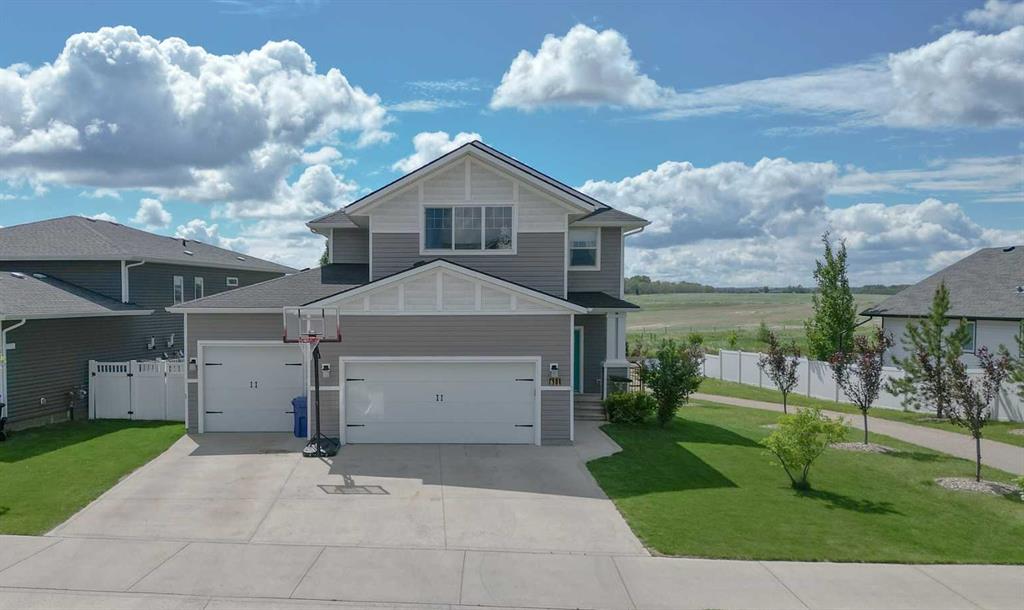 Picture of 611 Robinson Avenue , Penhold Real Estate Listing