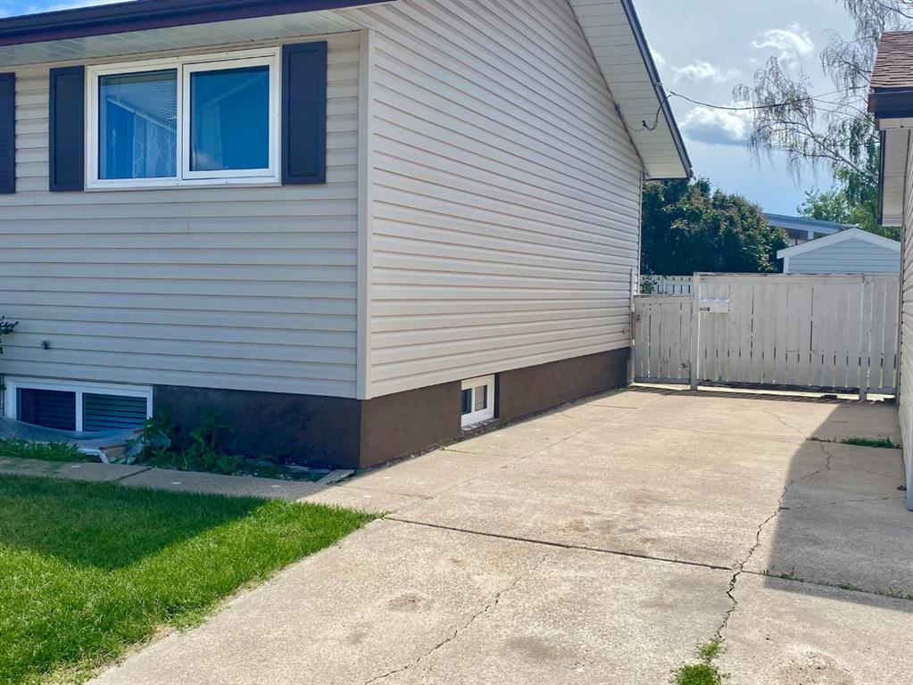 Picture of 3420 Sylvan Road S, Lethbridge Real Estate Listing