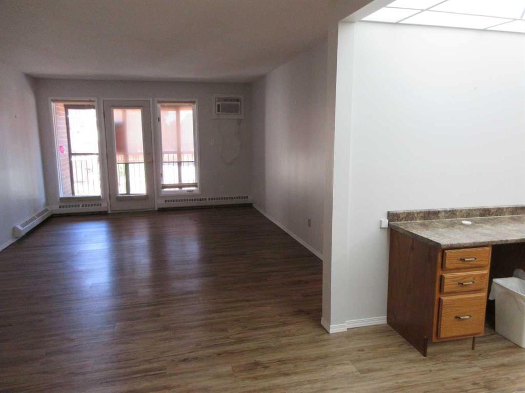 Picture of 205, 3090 15 Avenue SE, Medicine Hat Real Estate Listing