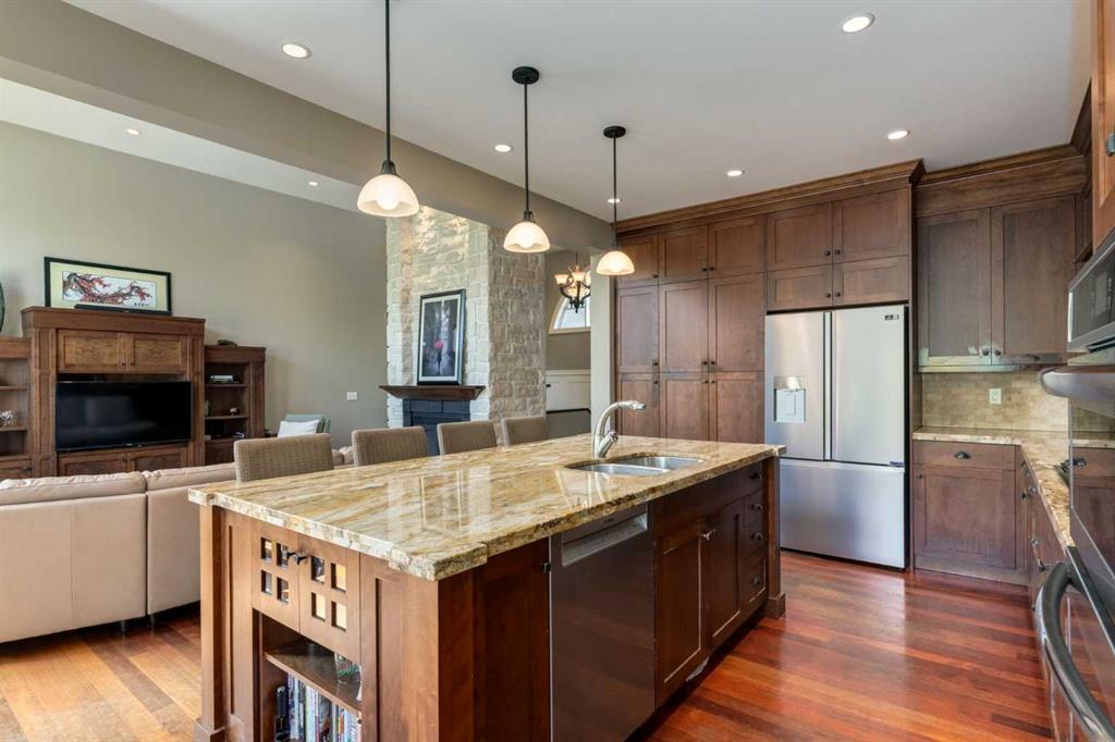 Picture of 4712 Chapel Road NW, Calgary Real Estate Listing